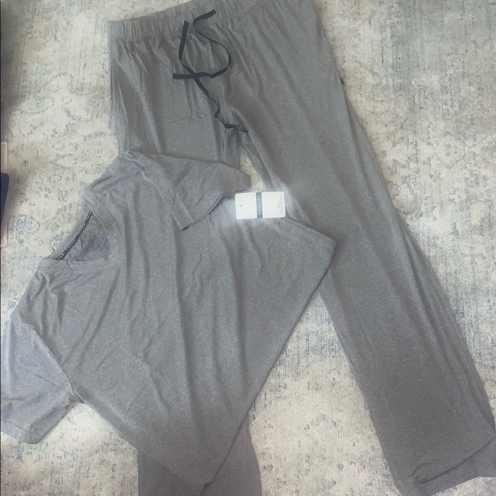 Tahari men’s lounge wear